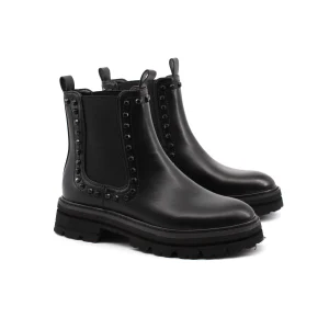 Chelsea combat da donna con borchiette