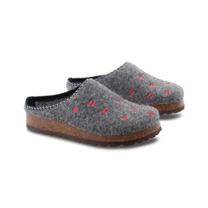 Ciabatta con cuori rossi da donna