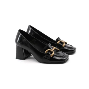 Mocassino donna in vernice con morsetto