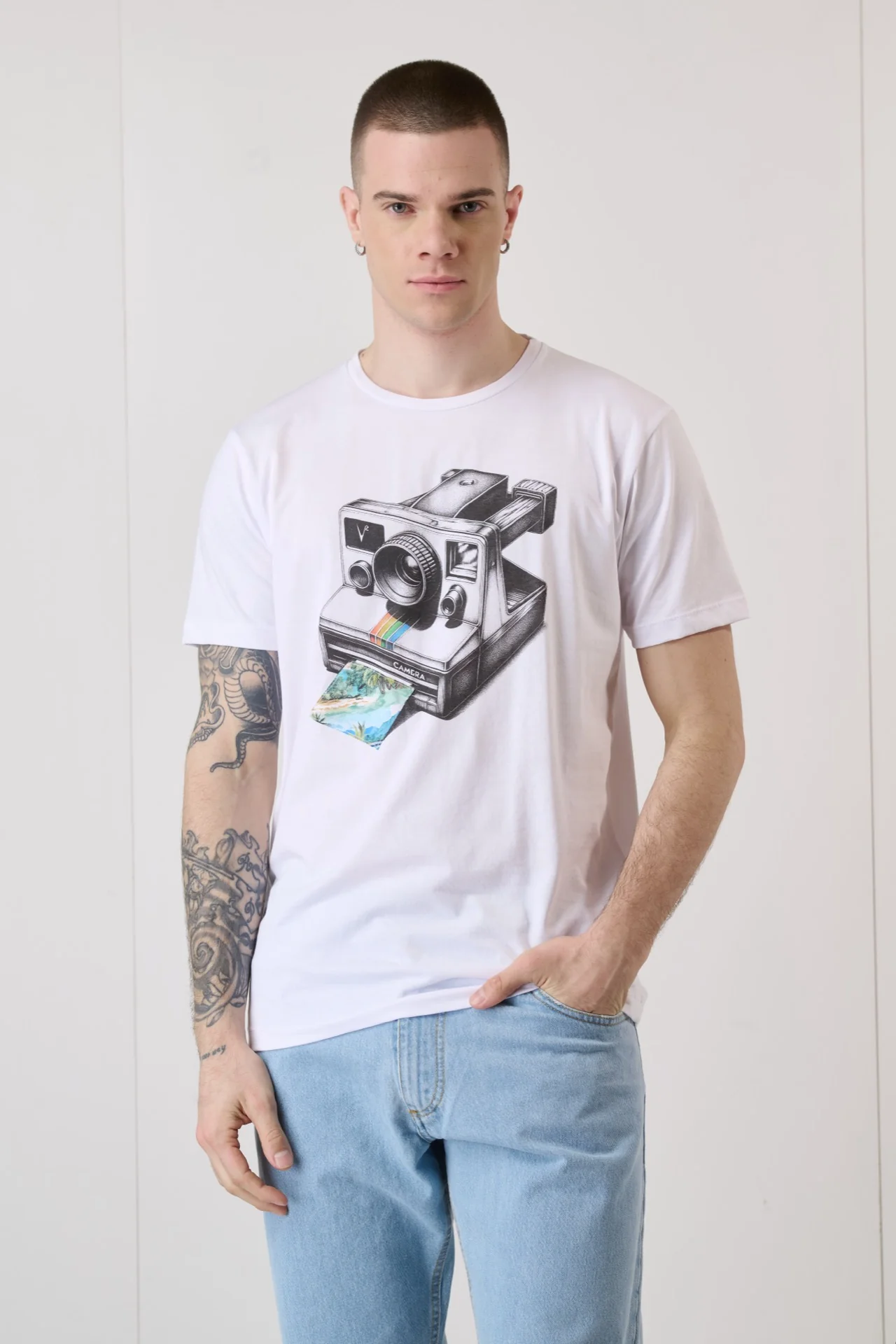 T-Shirt Bianca con Stampa Macchina Fotografica e inserto in tessuto V2