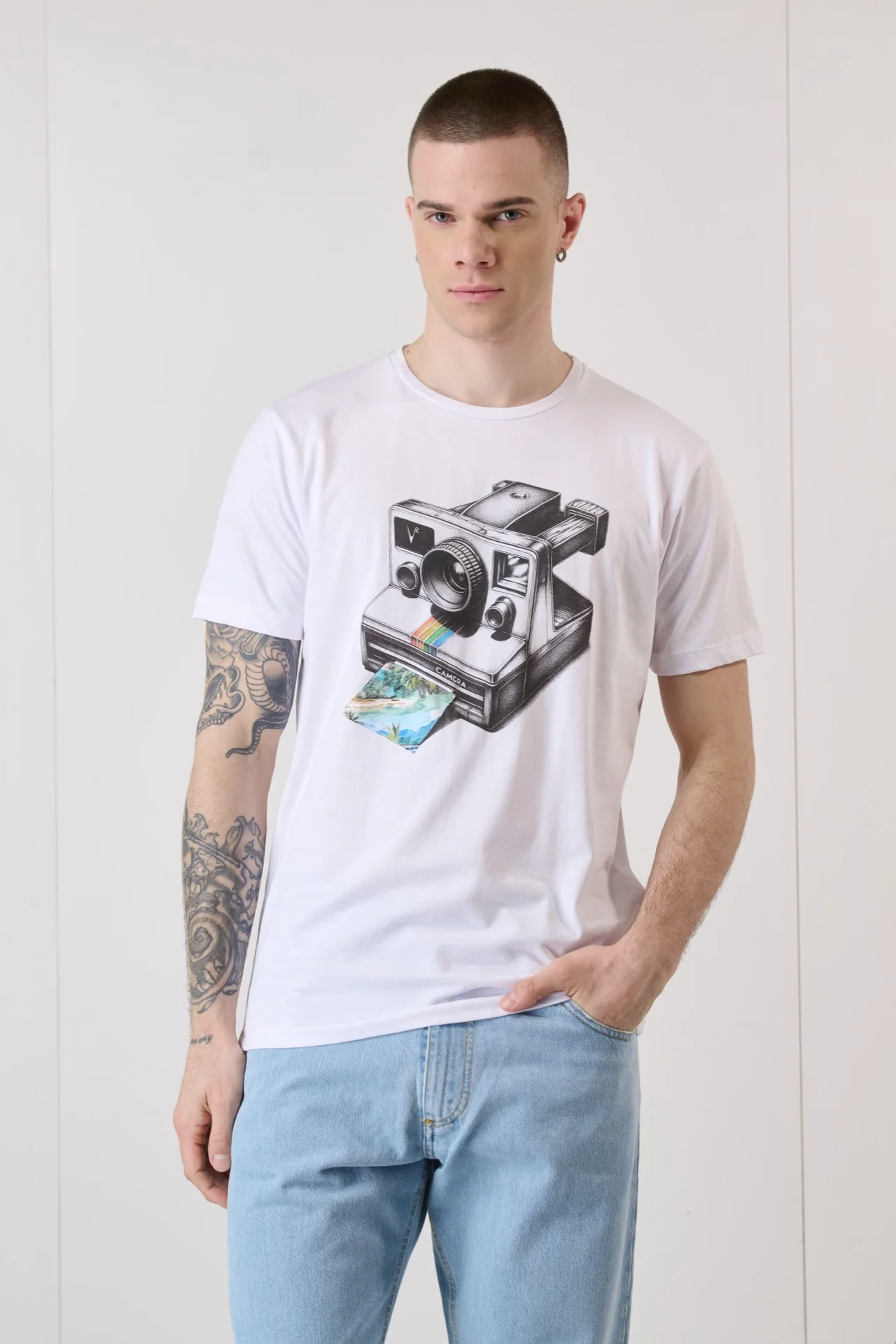 T-Shirt Bianca con Stampa Macchina Fotografica e inserto in tessuto V2 - immagine 3