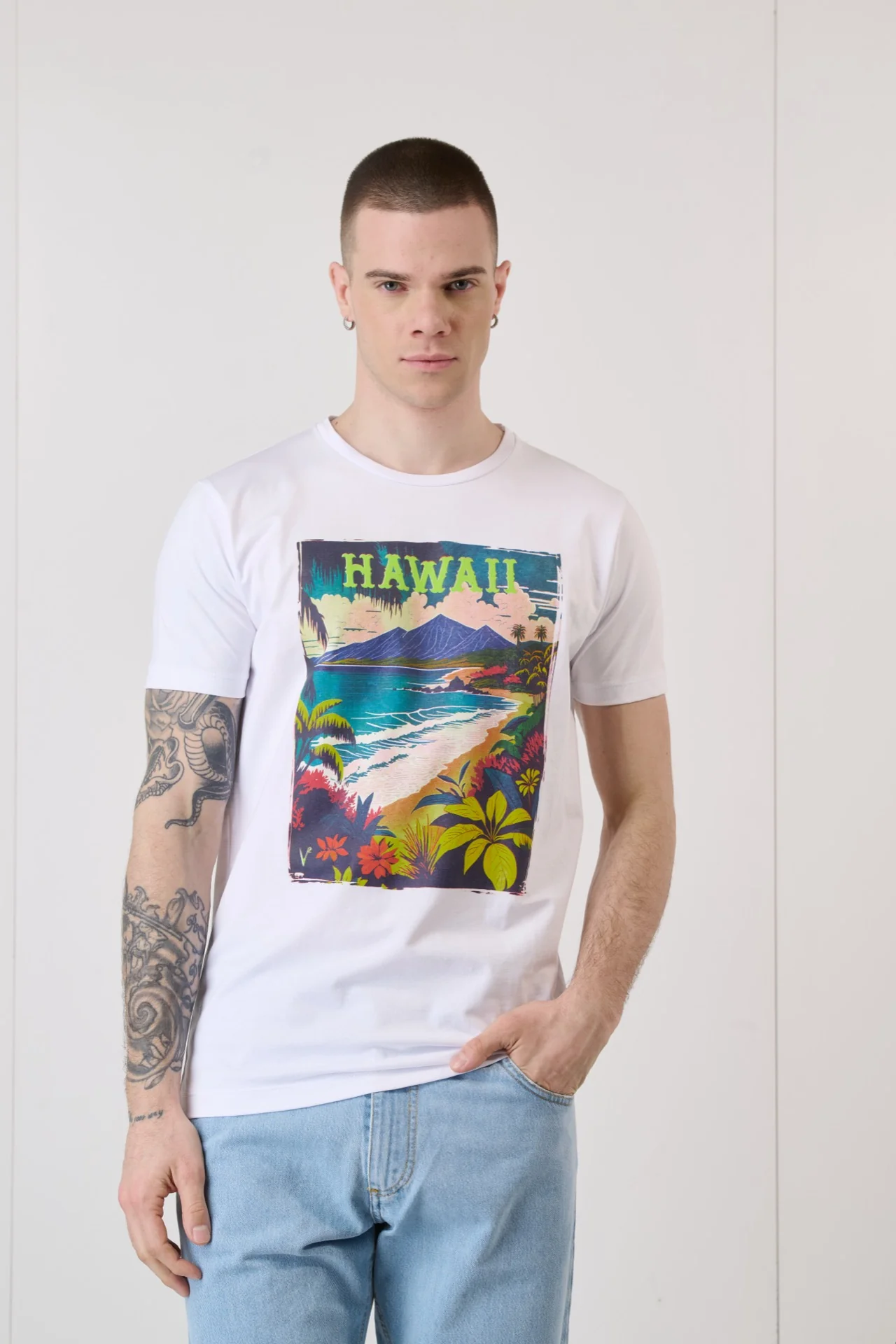 T-Shirt Bianca con Stampa Hawaii e interno collo in tessuto V2 - immagine 3