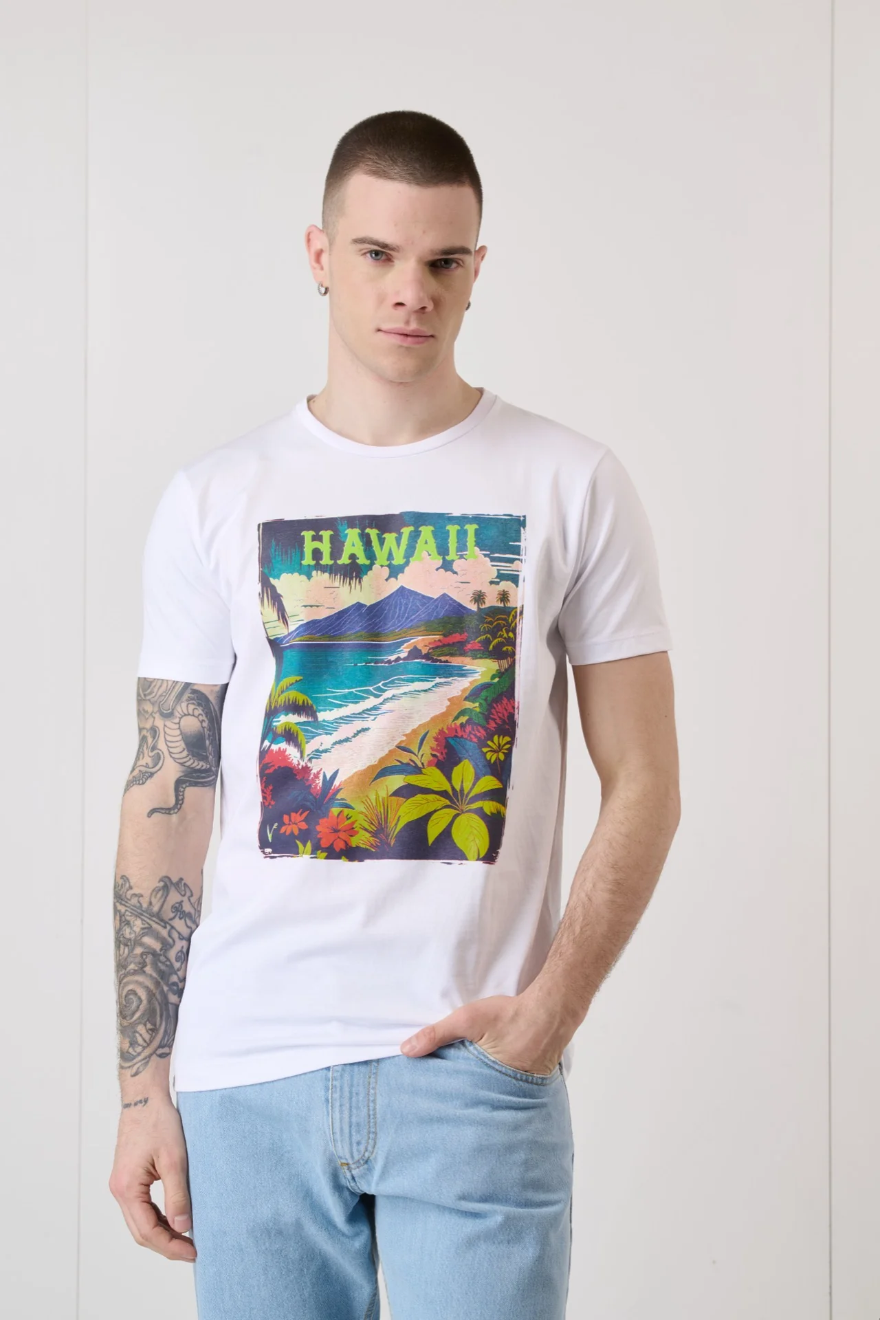 T-Shirt Bianca con Stampa Hawaii e interno collo in tessuto V2 - immagine 4