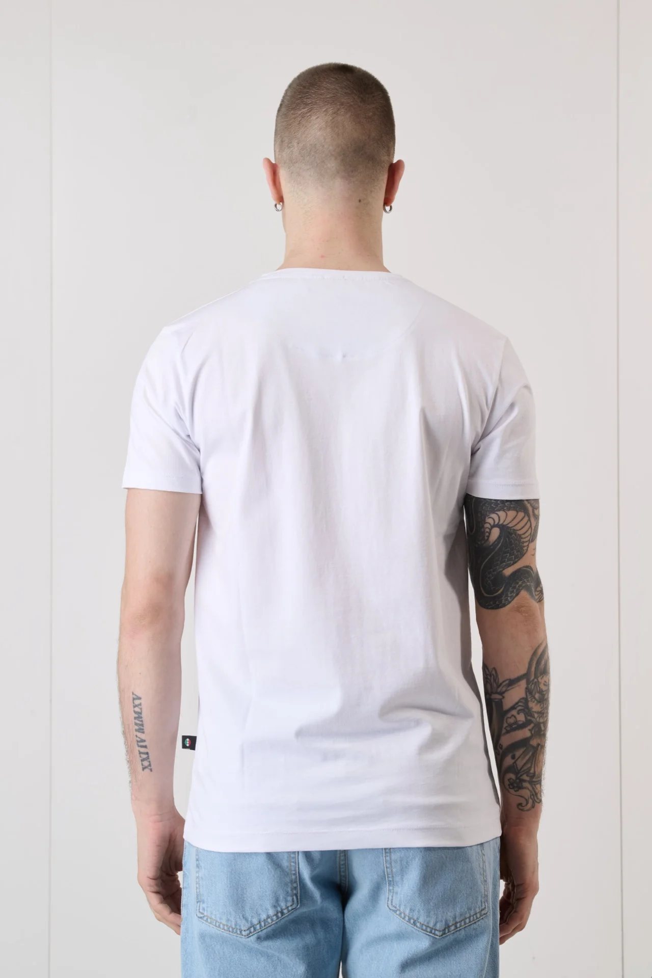 T-Shirt Bianca con Stampa Hawaii e interno collo in tessuto V2 - immagine 5