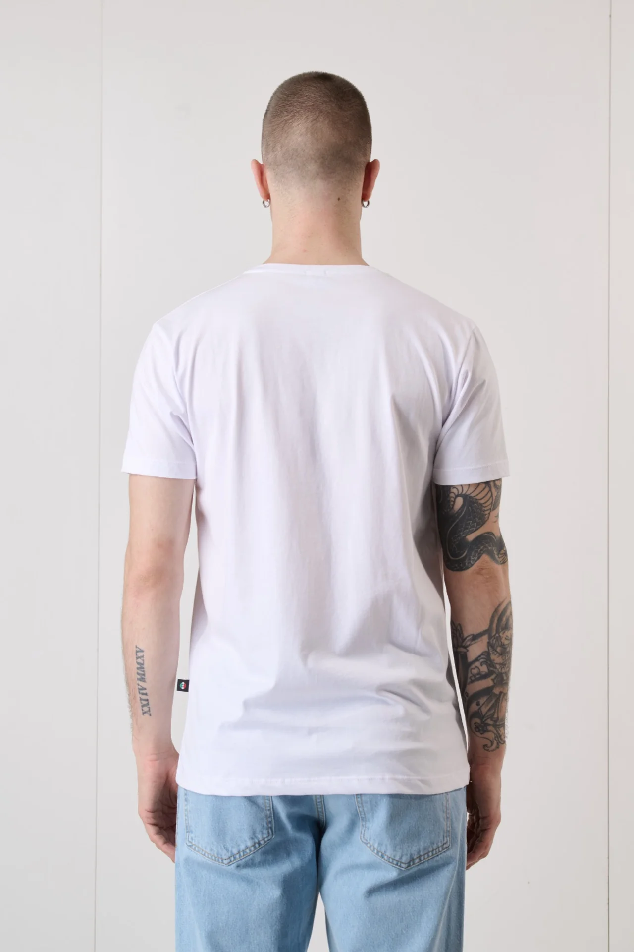 T-Shirt Bianca con Stampa Motori Vintage e inserto in tessuto V2 - immagine 5