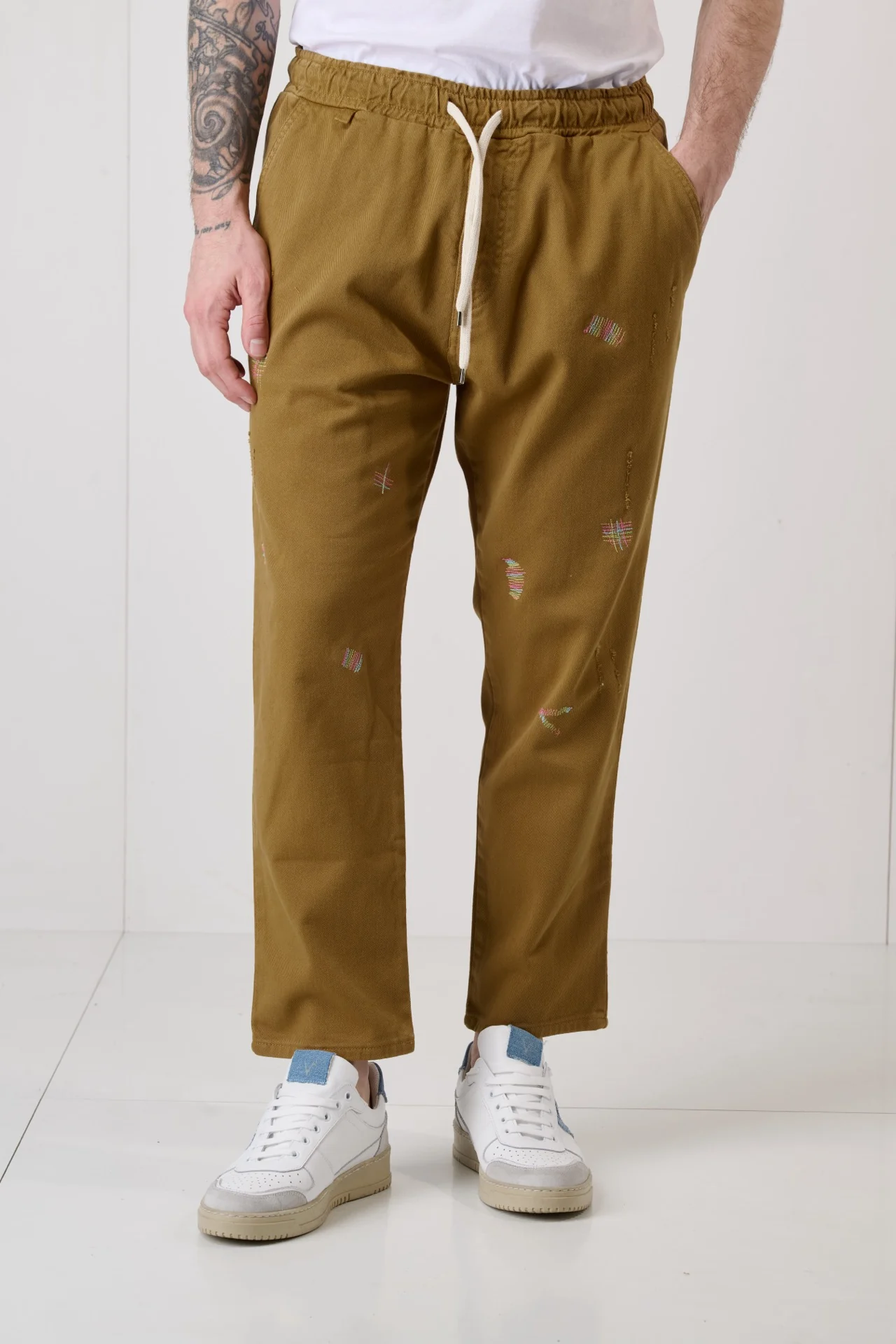 ALICANTE - Pantalone Rocciatore tinto capo Biscotto con elastico e ricami multicolor - immagine 3