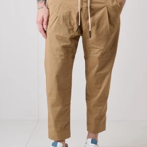 LISBONA - Chino in cotone elasticizzato Biscotto con pence, laccetti frontali e salpa in tessuto V2