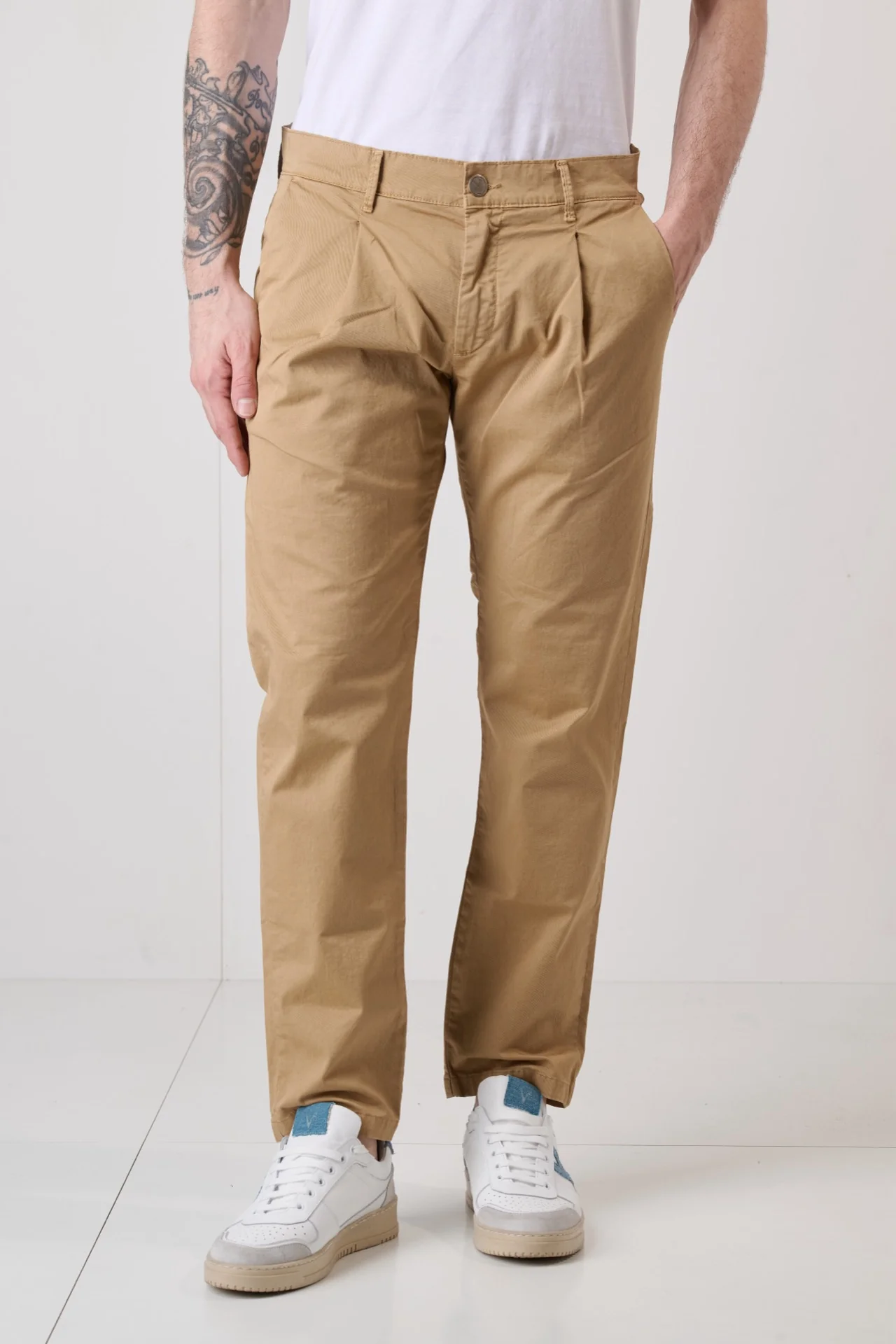 ROMA - Chino in cotone Biscotto con doppia pence e salpa in tessuto V2