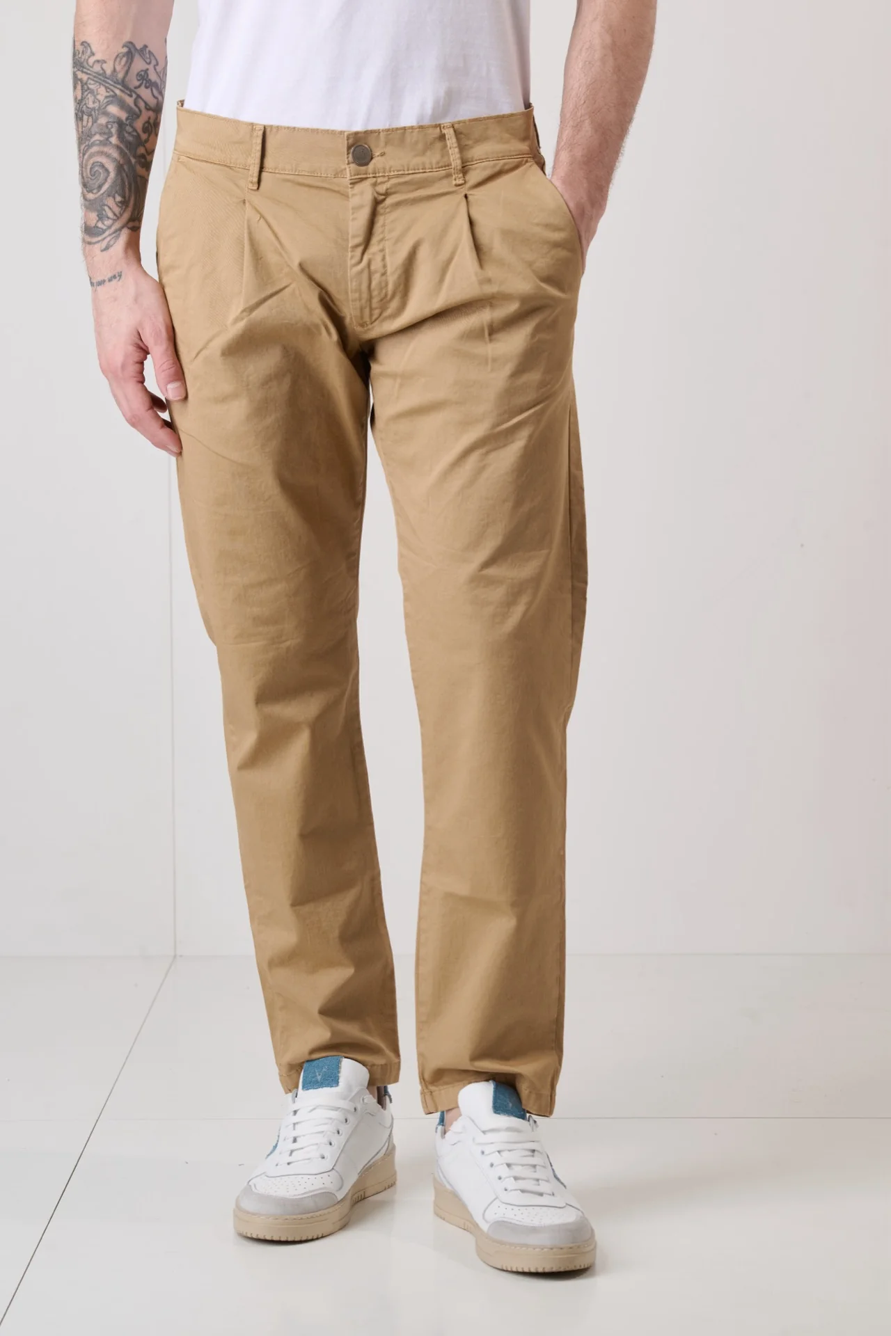 ROMA - Chino in cotone Biscotto con doppia pence e salpa in tessuto V2 - immagine 3