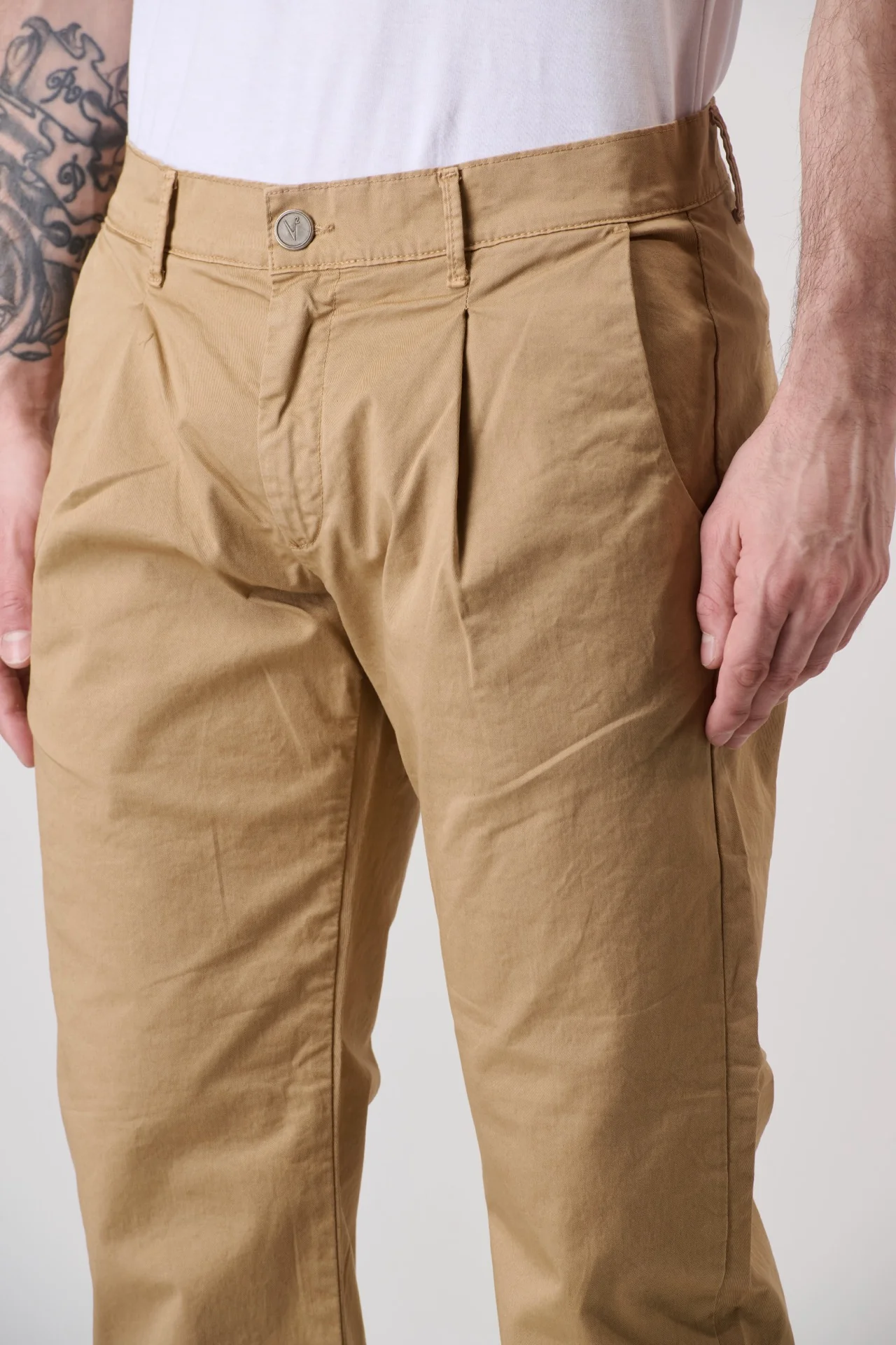 ROMA - Chino in cotone Biscotto con doppia pence e salpa in tessuto V2 - immagine 4