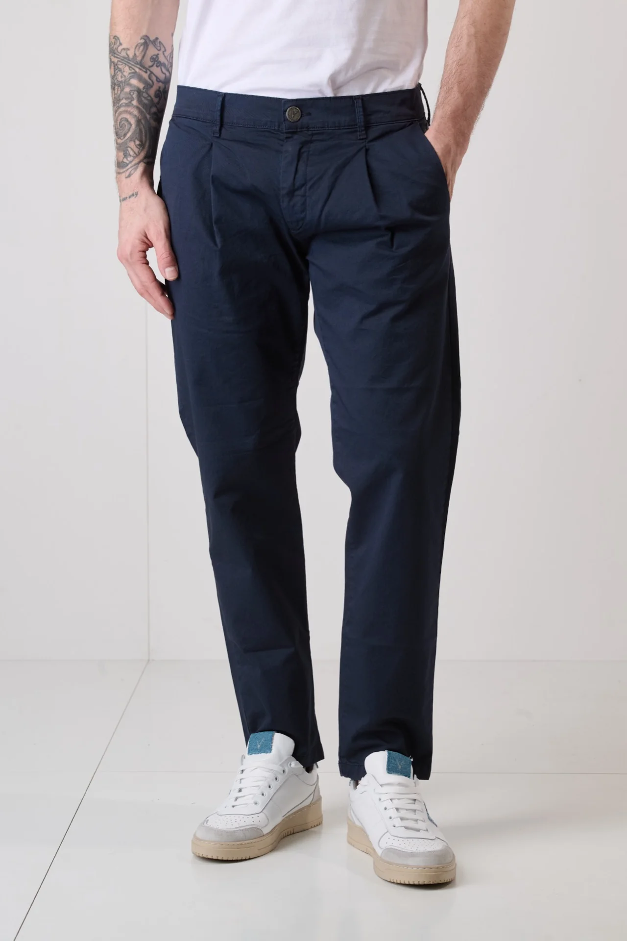 ROMA - Chino in cotone Blu con doppia pence e salpa in tessuto V2 - immagine 3