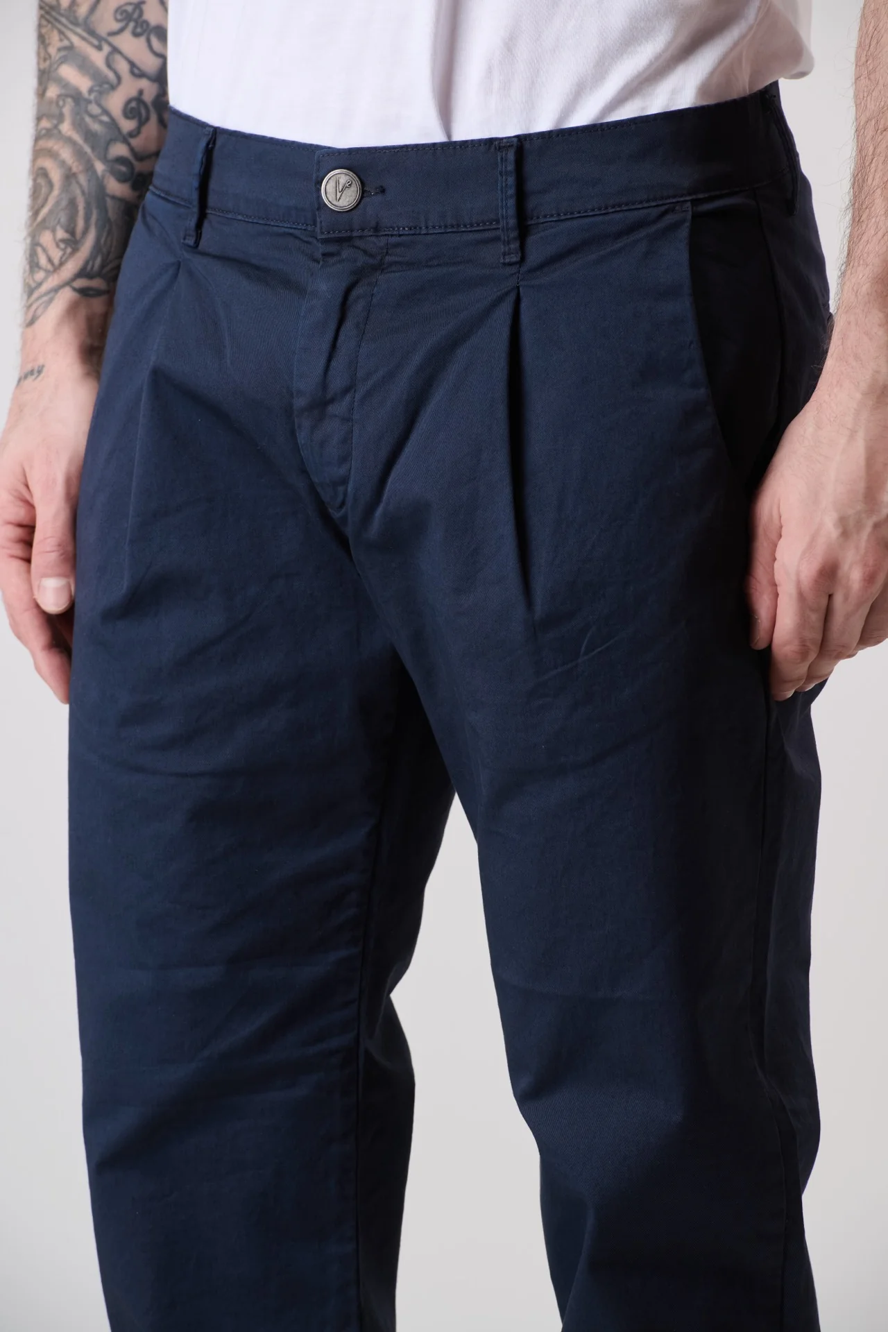 ROMA - Chino in cotone Blu con doppia pence e salpa in tessuto V2 - immagine 4