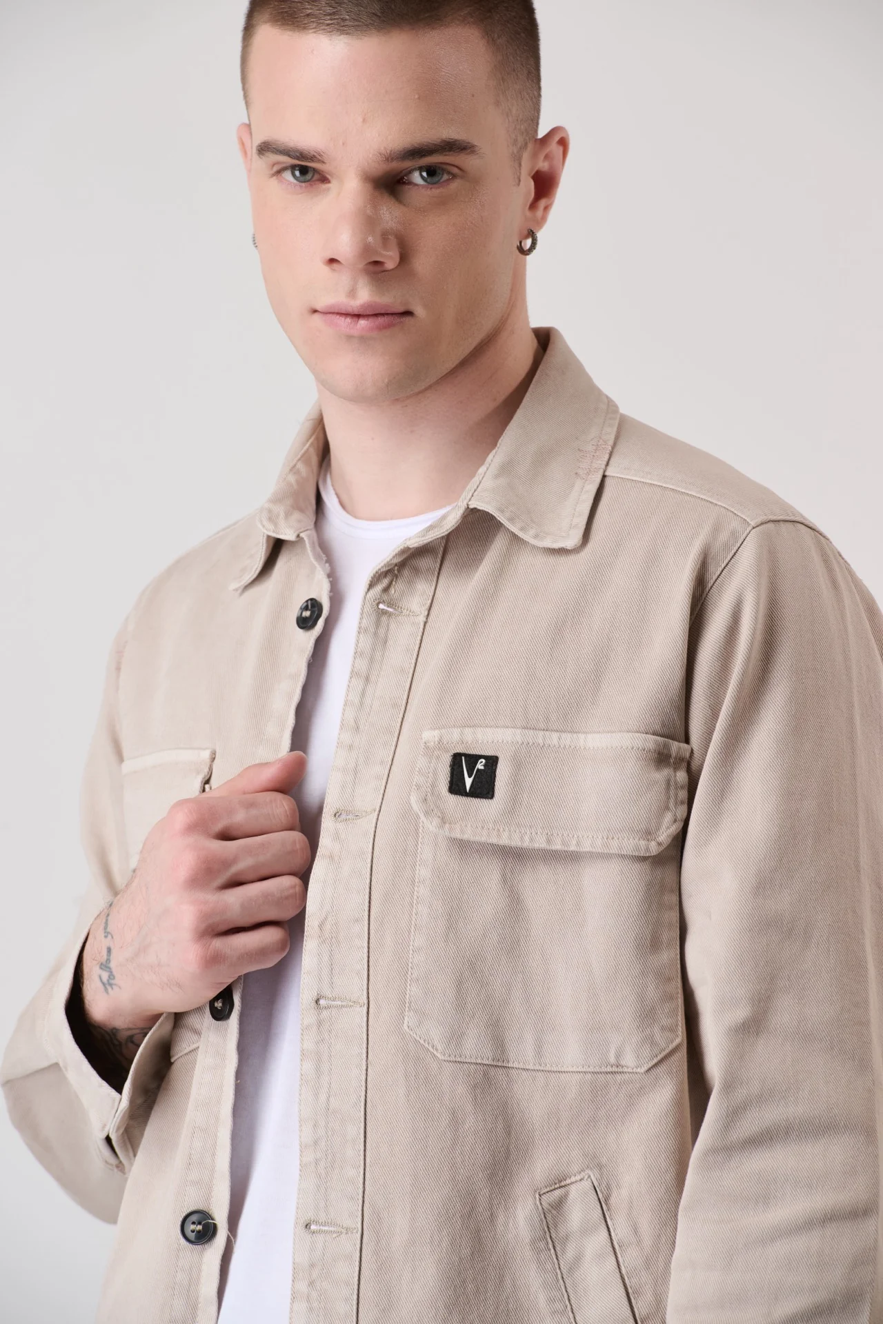 Sahariana Old Sabbia con ricami colorati interni in tessuto V2 - immagine 3