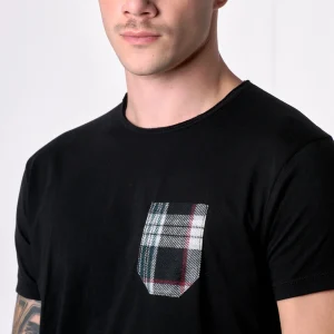 T-Shirt Nera con Taschino in tessuto V2