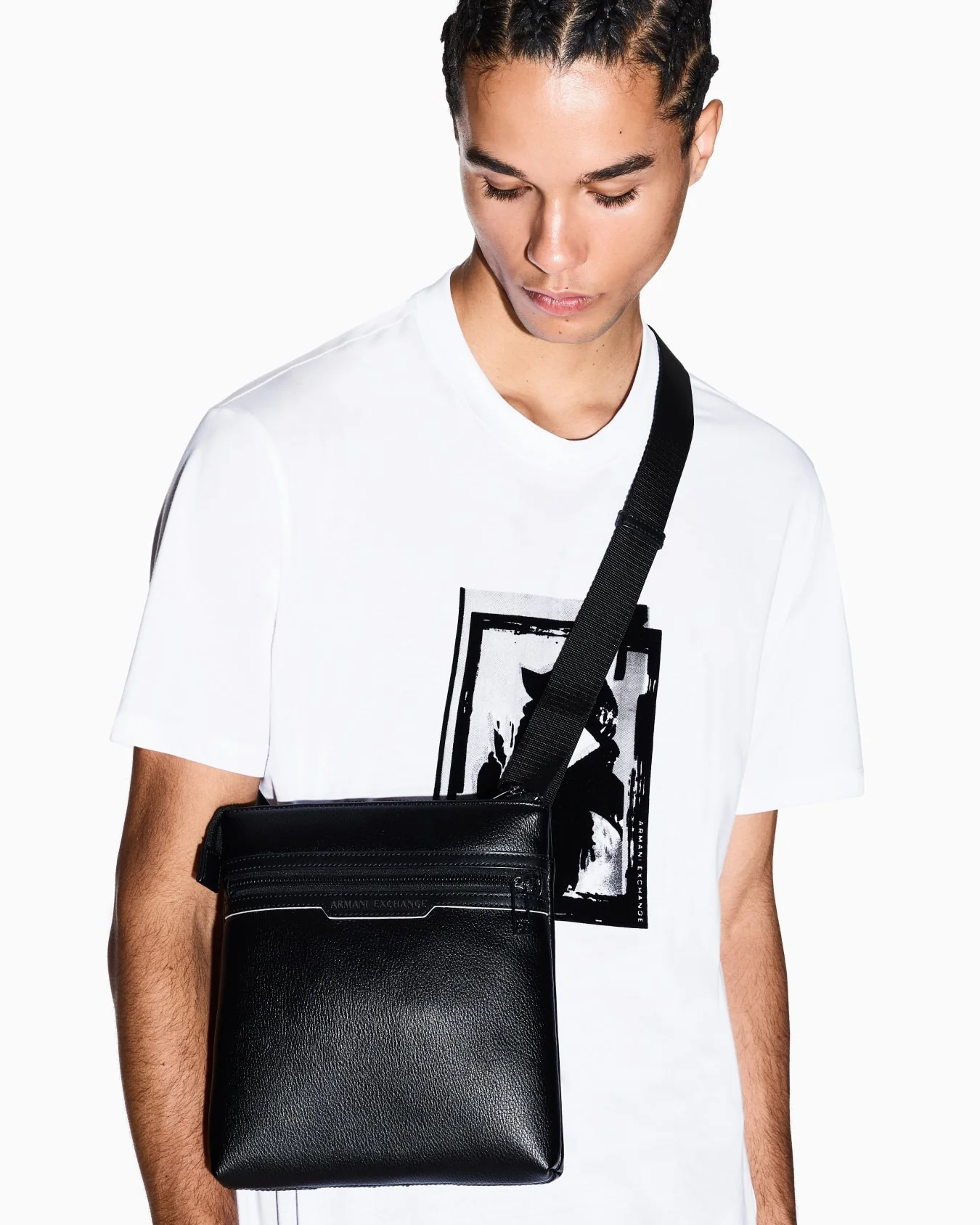 Armani Exchange tracolla uomo nera con tasca esterna - immagine 5