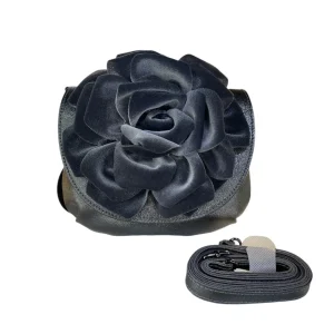 MBRC borsa piccola grigia in pelle con fiore in velluto e tracolla