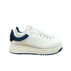 Emporio Armani Sneakers in pelle bianche con retro in gomma blu