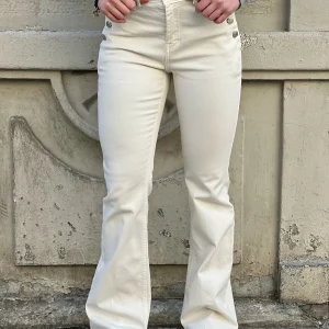 Jeans bottoni-DISTINTO