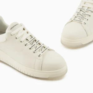 Sneakers in pelle con retro semitrasparente e suola zigrinata