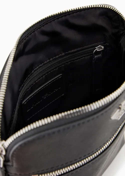 Emporio Armani Tracolla piatta in pelle saffiano placchetta aquila ASV - immagine 5